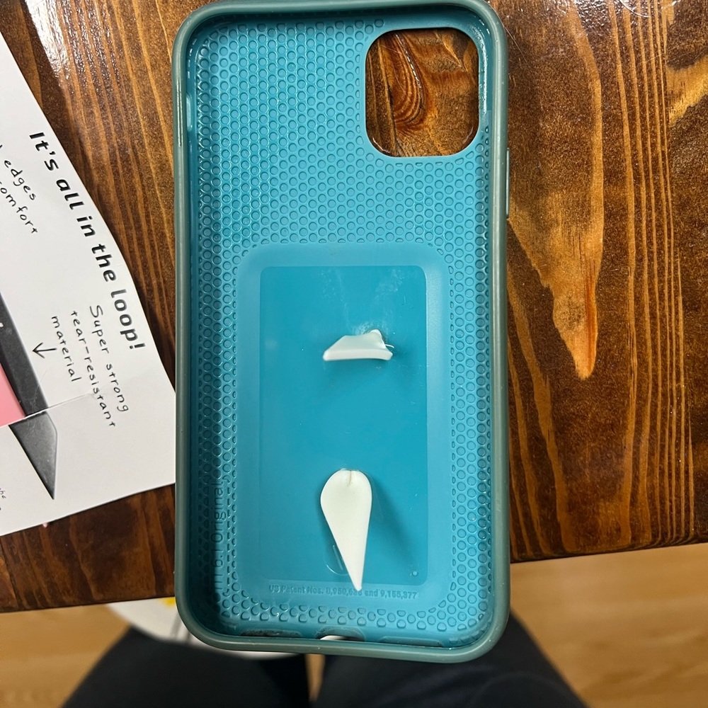 Loopy case - Picture 2 of 3